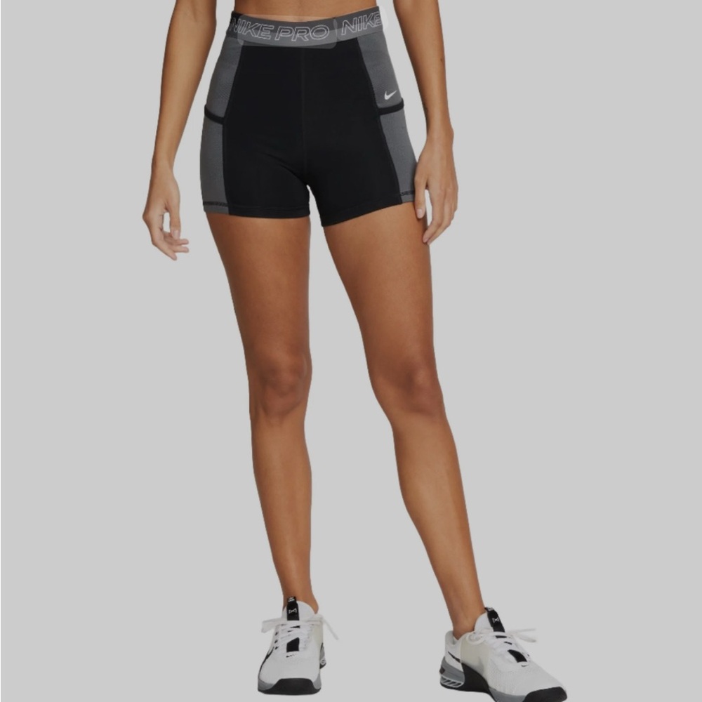 NIKE WOMENS PRO DRI-FIT 3" TRAINING SHORTS WITH POCKETS